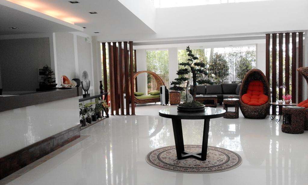 The Reef Hotel And Residences Olongapo Bagian luar foto