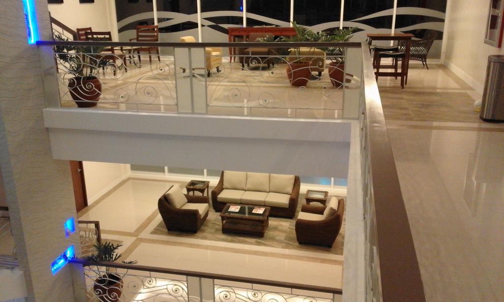 The Reef Hotel And Residences Olongapo Bagian luar foto