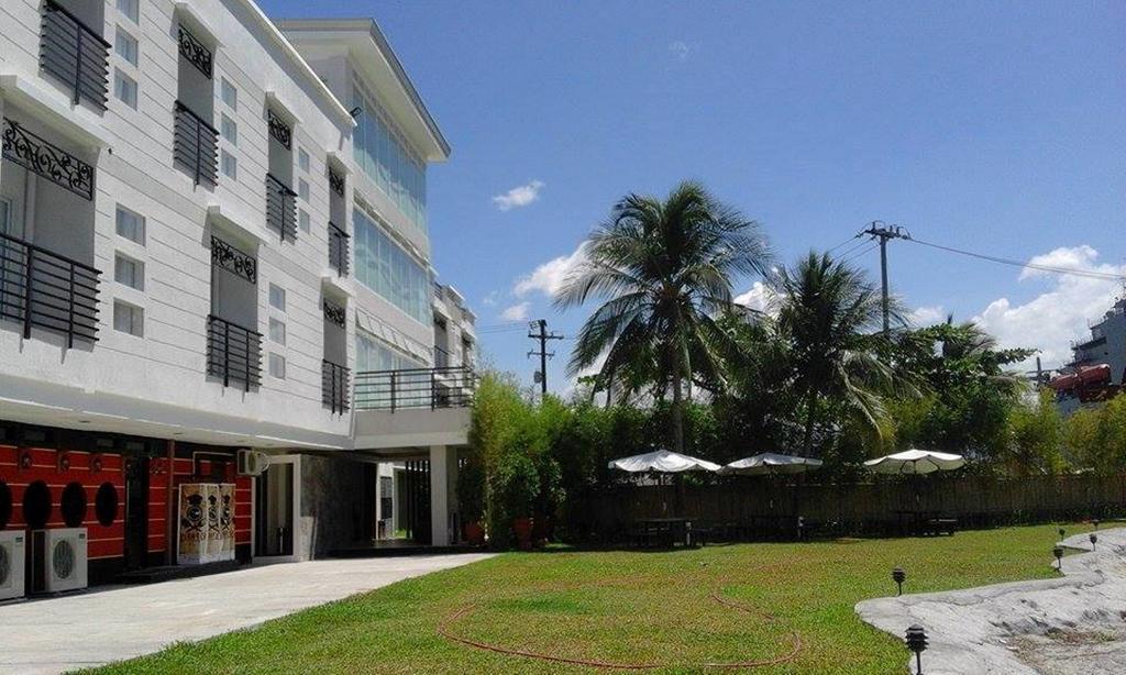 The Reef Hotel And Residences Olongapo Bagian luar foto