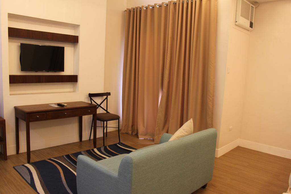 The Reef Hotel And Residences Olongapo Bagian luar foto